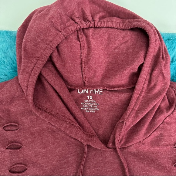 On Fire Women’s Graphic Hoodie Size 1X - Picture 7 of 14